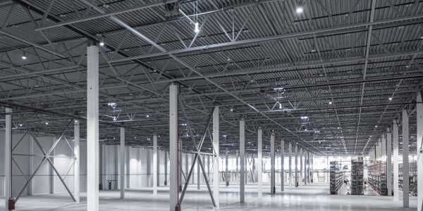 Reformas Integrales de Naves Industriales en Móstoles · Instalación de Iluminación Eficiente
