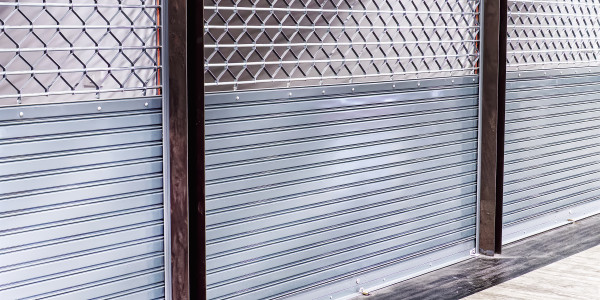 Reformas Integrales de Tiendas y Locales  Comerciales en Móstoles · Instalación de  Ventanas y Persianas Comerciales